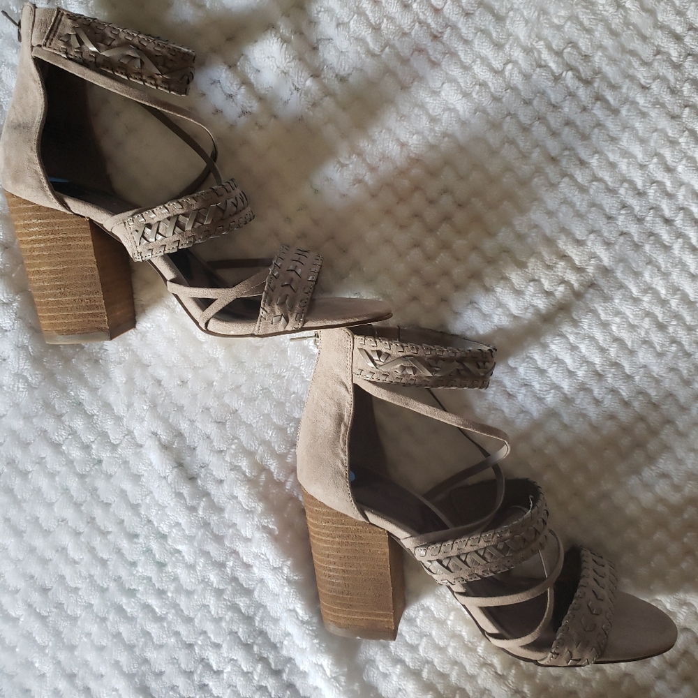 Heels - Picture 4 of 6